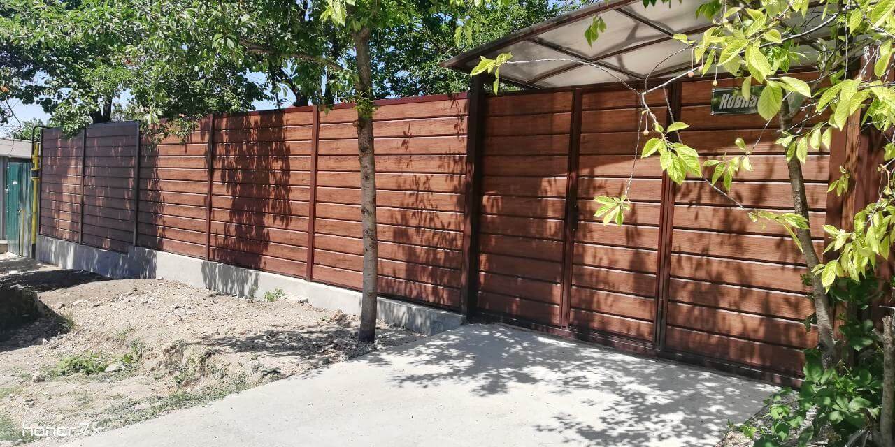 Забор из металлосайдинга ЕВРО-БРУС Каштан фото4 в Майкопе