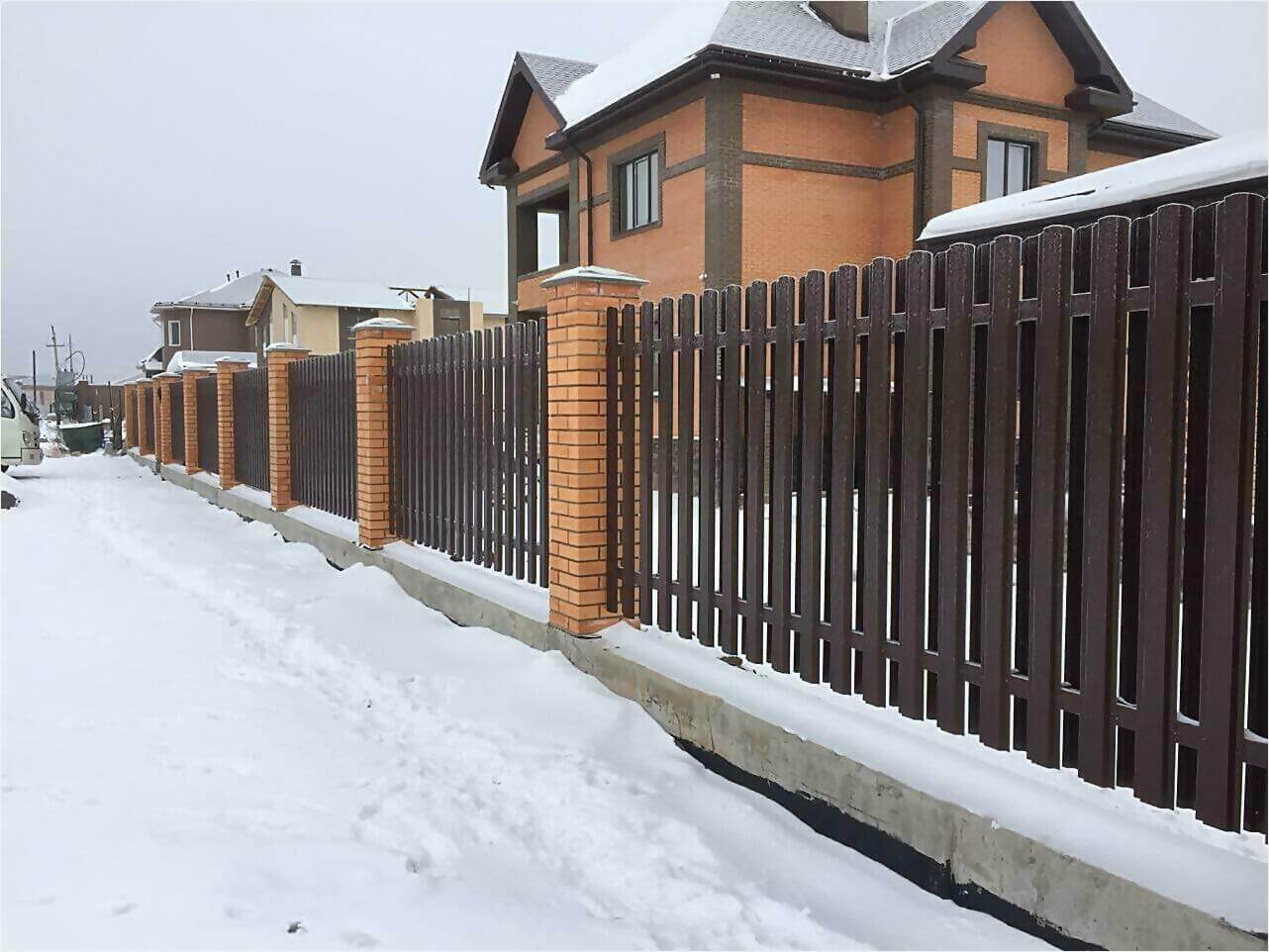 Забор из штакетника 95м фото1 в Майкопе