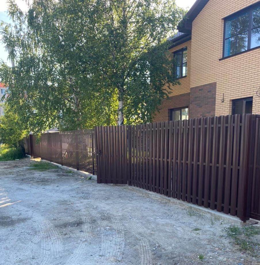 забор из штакетника шоколад фото1 в Майкопе