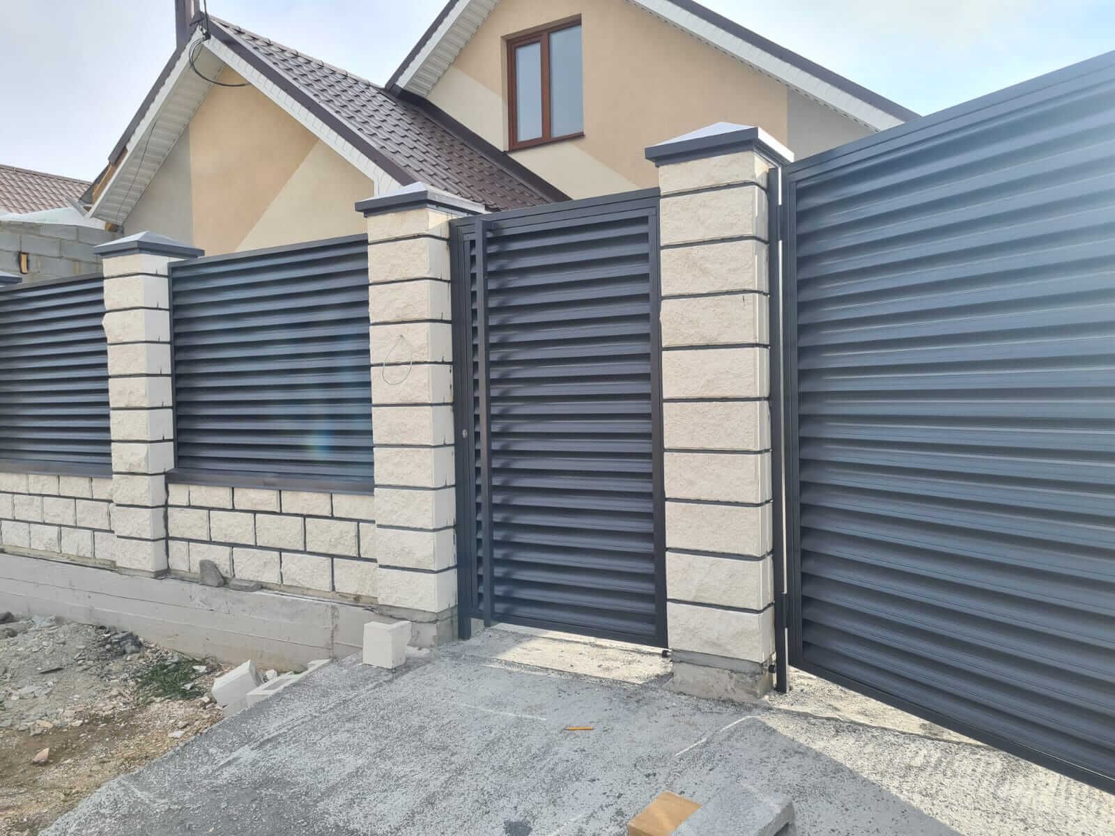 Забор из ламелей Еврожалюзи 38м RAL7024/7024 Серый Графит двусторонний фото 1 в Майкопе