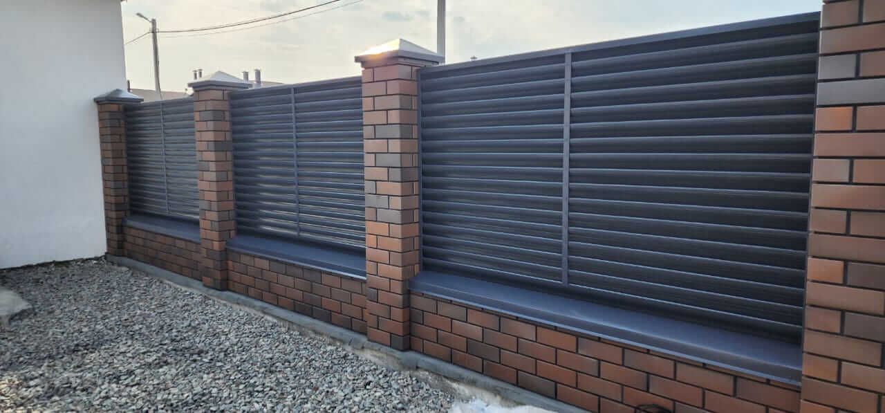 Забор из ламелей еврожалюзи 22м RAL7024/7024 Серый Графит двусторонний фото 1 в Майкопе