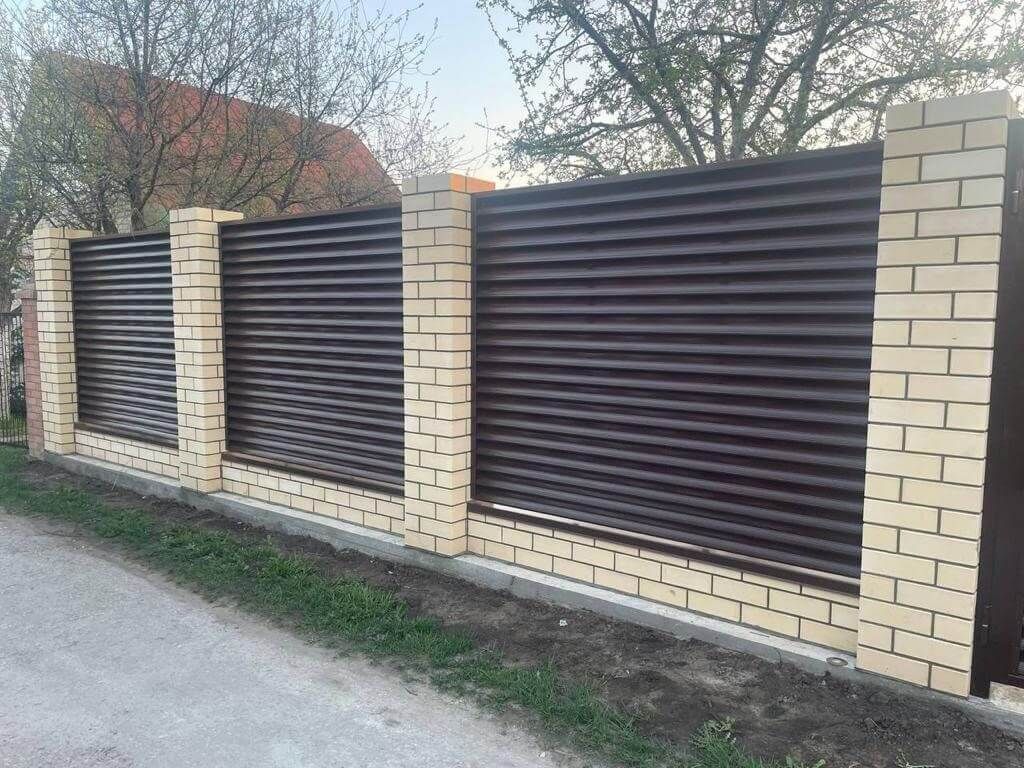 Забор c ламелями Еврожалюзи 23м RAL8017/8017 Шоколад 2-х сторонний фото 3 в Майкопе
