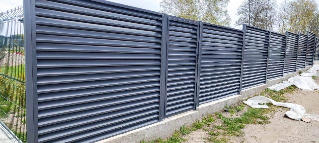 Забор-жалюзи из ламелей ЭКО-Z 24м RAL7024 Серый Графит фото 2 в Майкопе