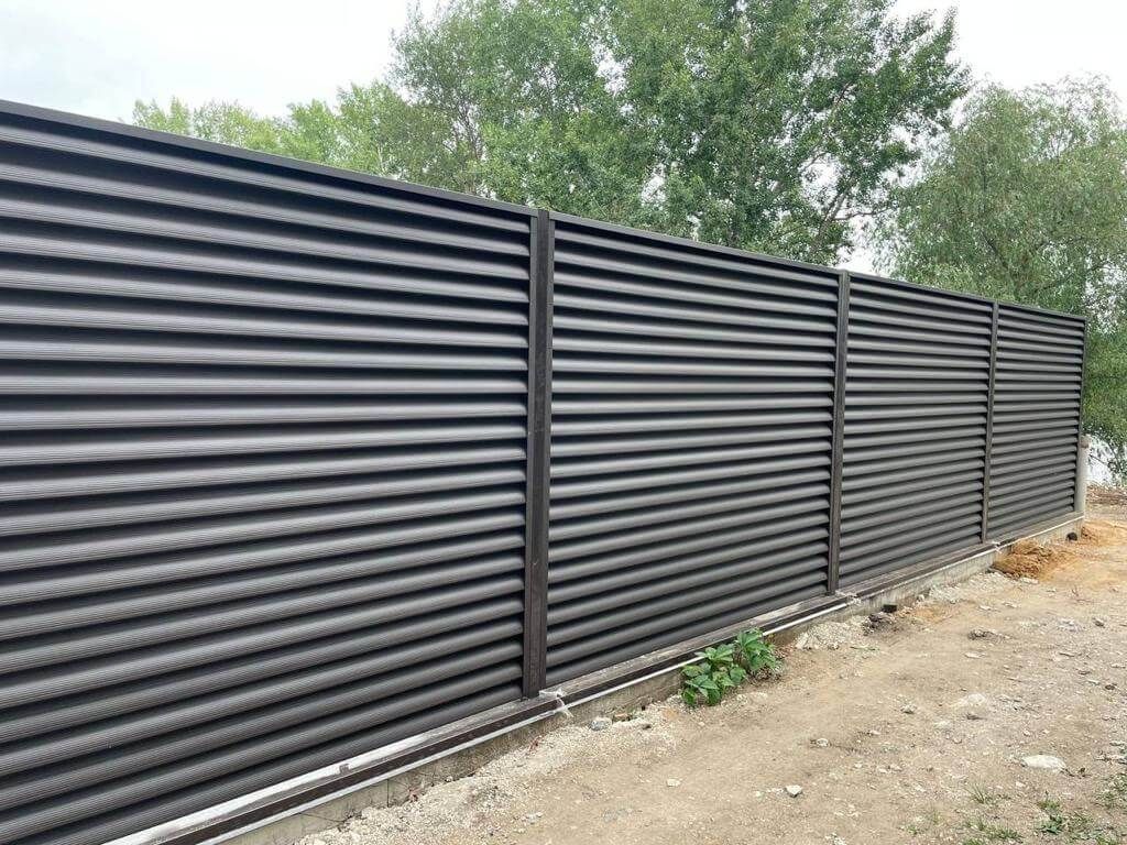 Забор-жалюзи с ламелями еврожалюзи 29м RAL8019/8019 Темный Шоколад МАТТЕ двухсторонний фото 2 в Майкопе