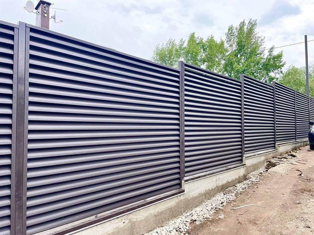 Забор-жалюзи с ламелями еврожалюзи 29м RAL8019/8019 Темный Шоколад МАТТЕ двухсторонний в Майкопе