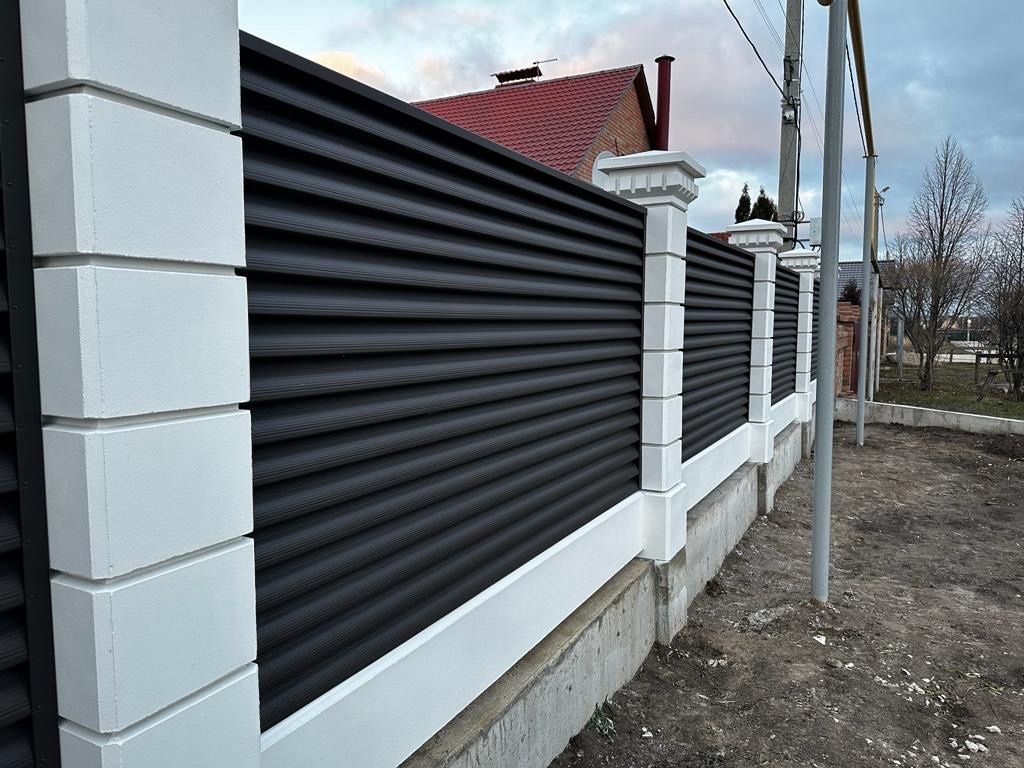 Забор из ламелей Еврожалюзи 35м RAL8019/8019 Темный Шоколад двусторонний MATTE в Майкопе