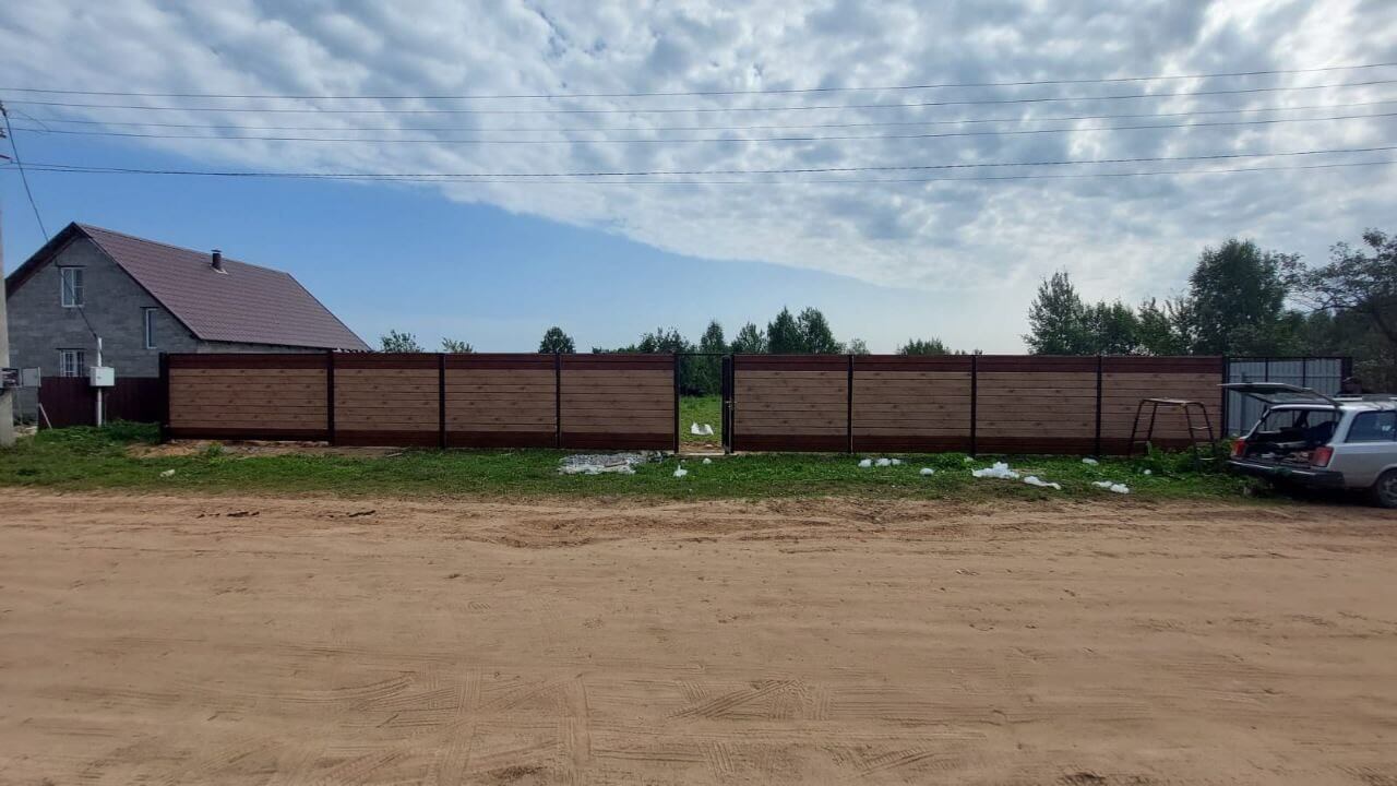 Забор из металлосайдинга Евро-Брус 34м Клен Светлый (SteelArt) + Темное Дерево (Printech) фото 3 в Майкопе