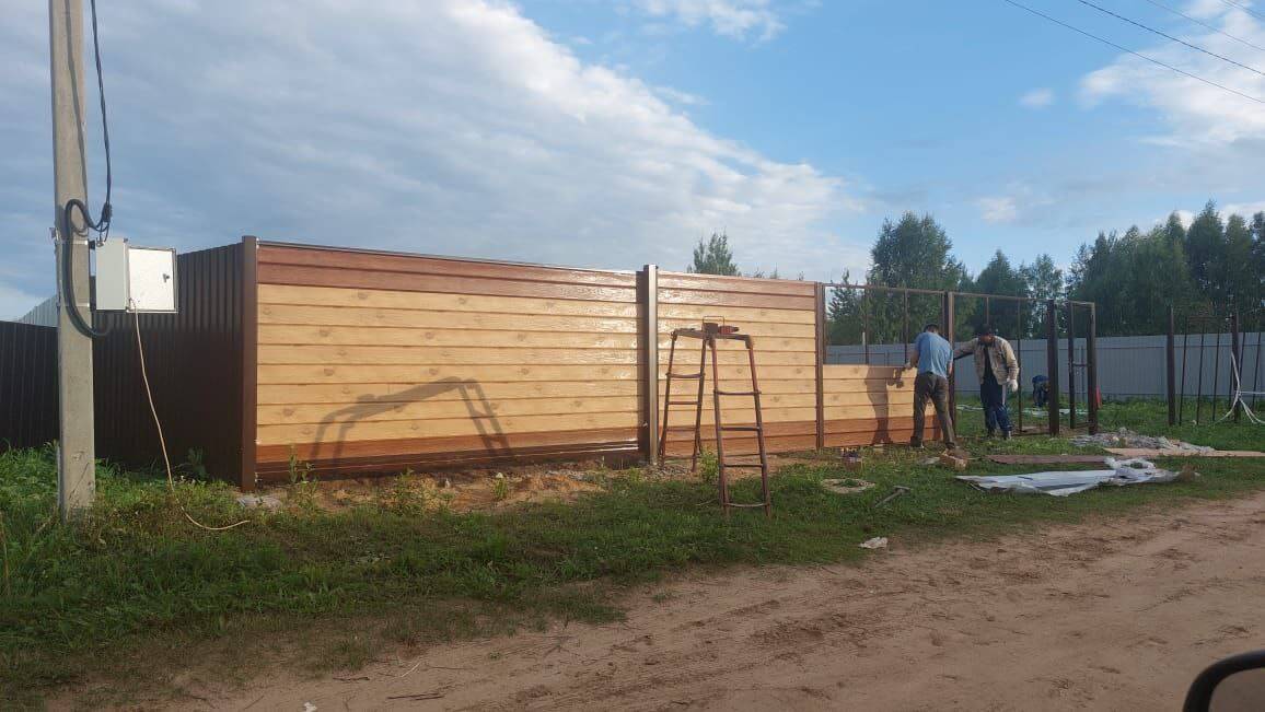 Забор из металлосайдинга Евро-Брус 34м Клен Светлый (SteelArt) + Темное Дерево (Printech) фото 1 в Майкопе