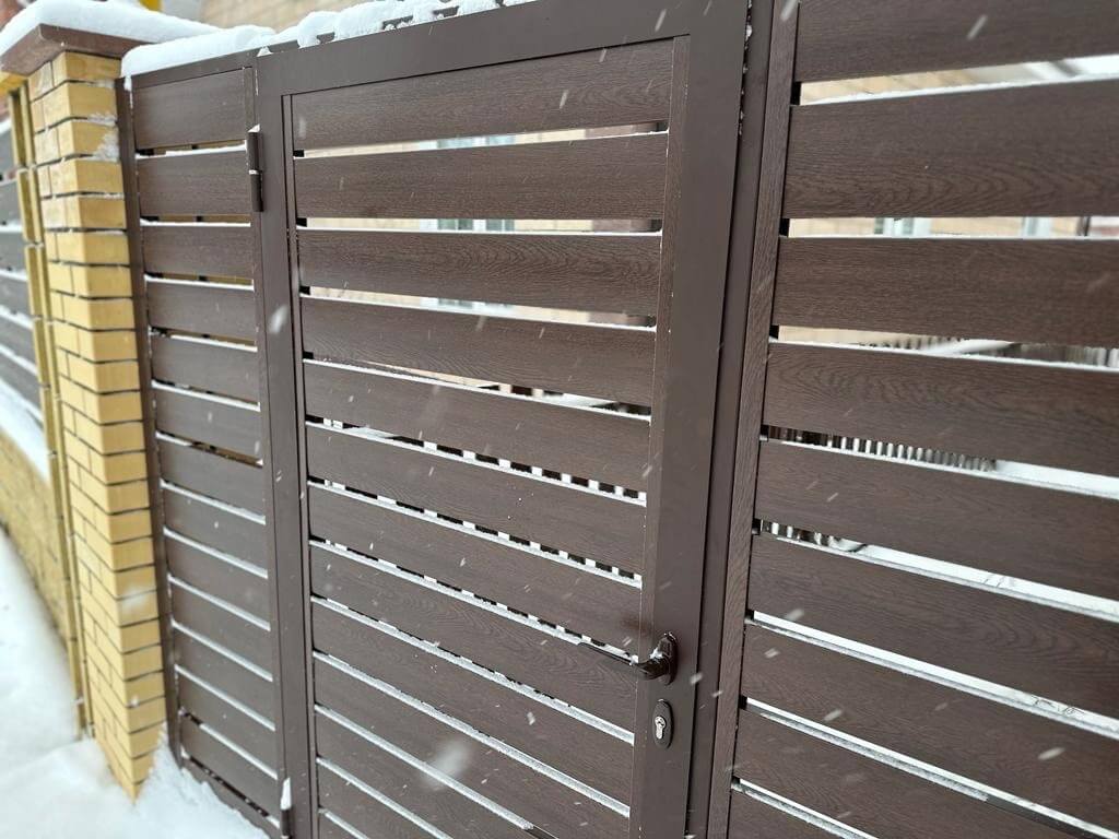 Забор-ранчо из металлопланкена 34м Мореный Дуб Printech фото 1 в Майкопе
