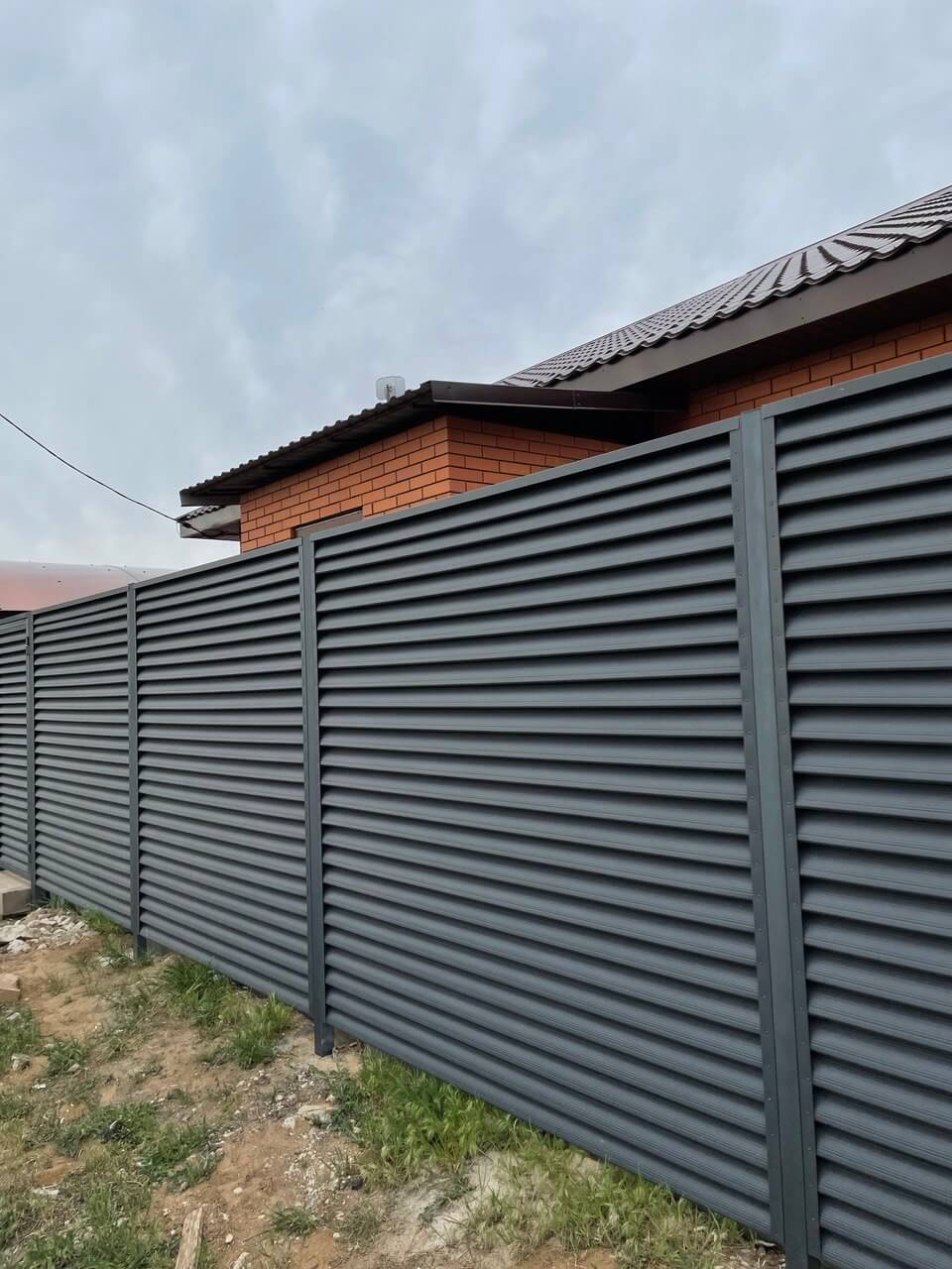 Забор из ламелей еврожалюзи 24м RAL7024 Серый Графит МАТТЕ в Майкопе