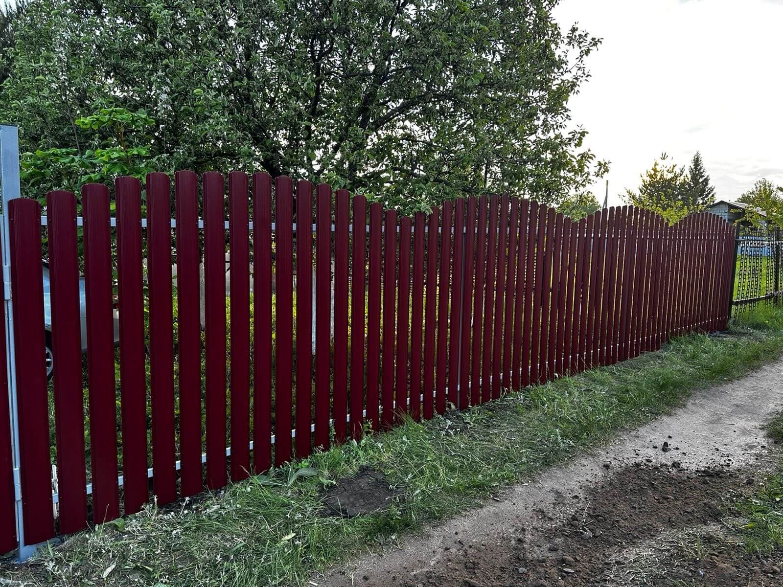 Забор из евроштакетника 28м RAL3005 Красное Вино фото 3 в Майкопе