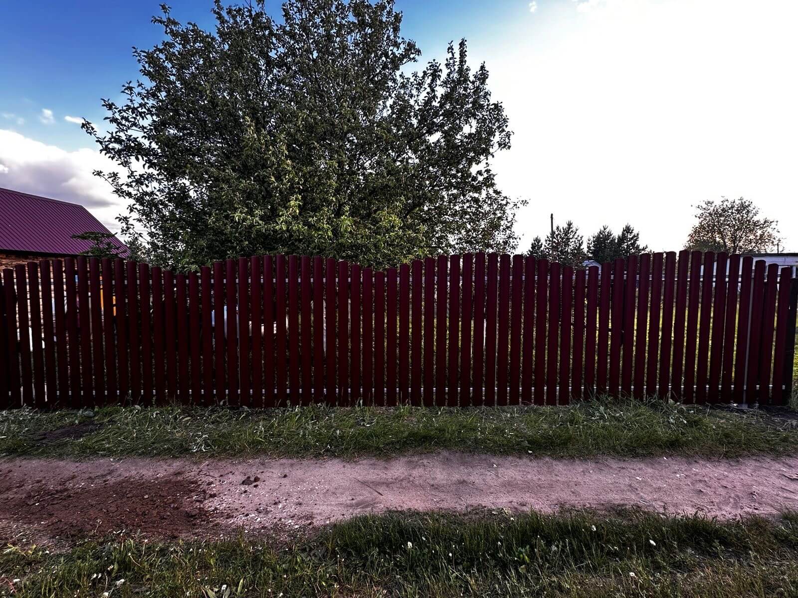 Забор из евроштакетника 28м RAL3005 Красное Вино фото 1 в Майкопе