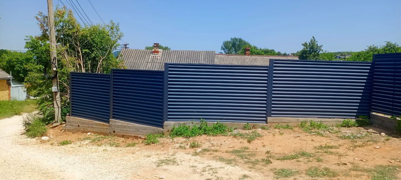 Забор-жалюзи из ламелей Еврожалюзи 53м RAL7024 Серый Графит МАТТЕ фото 6 в Майкопе