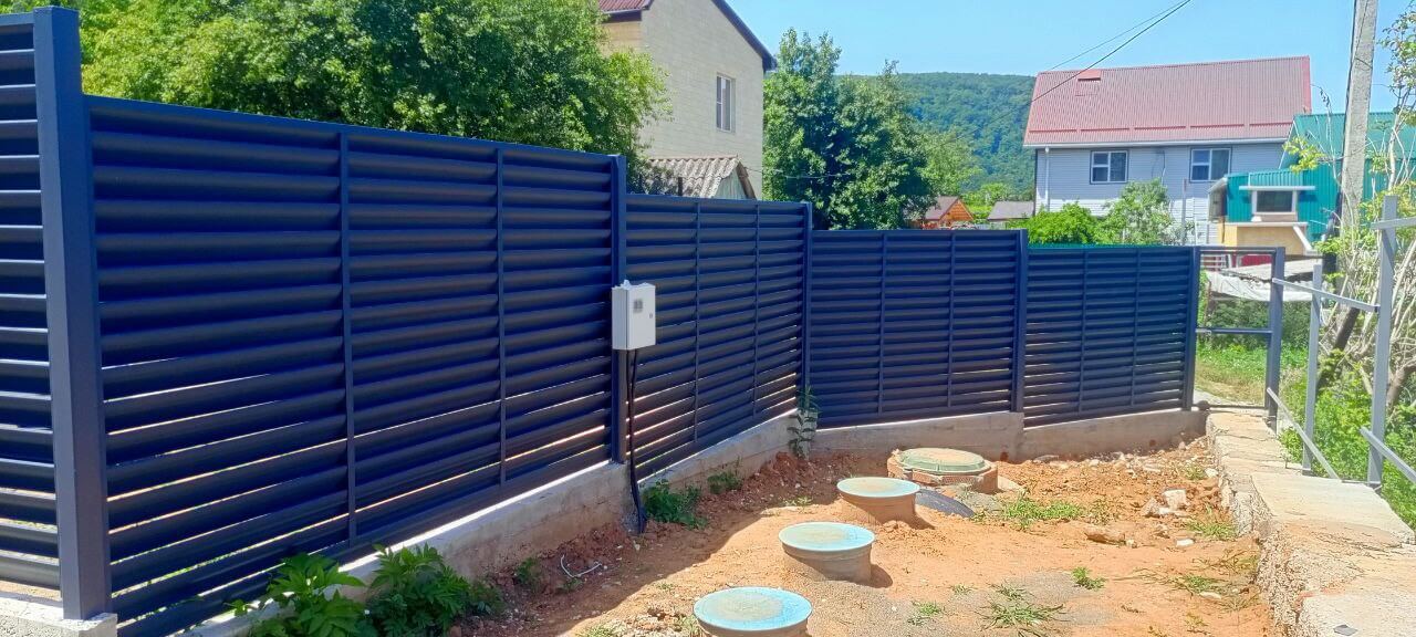 Забор-жалюзи из ламелей Еврожалюзи 53м RAL7024 Серый Графит МАТТЕ фото 2 в Майкопе