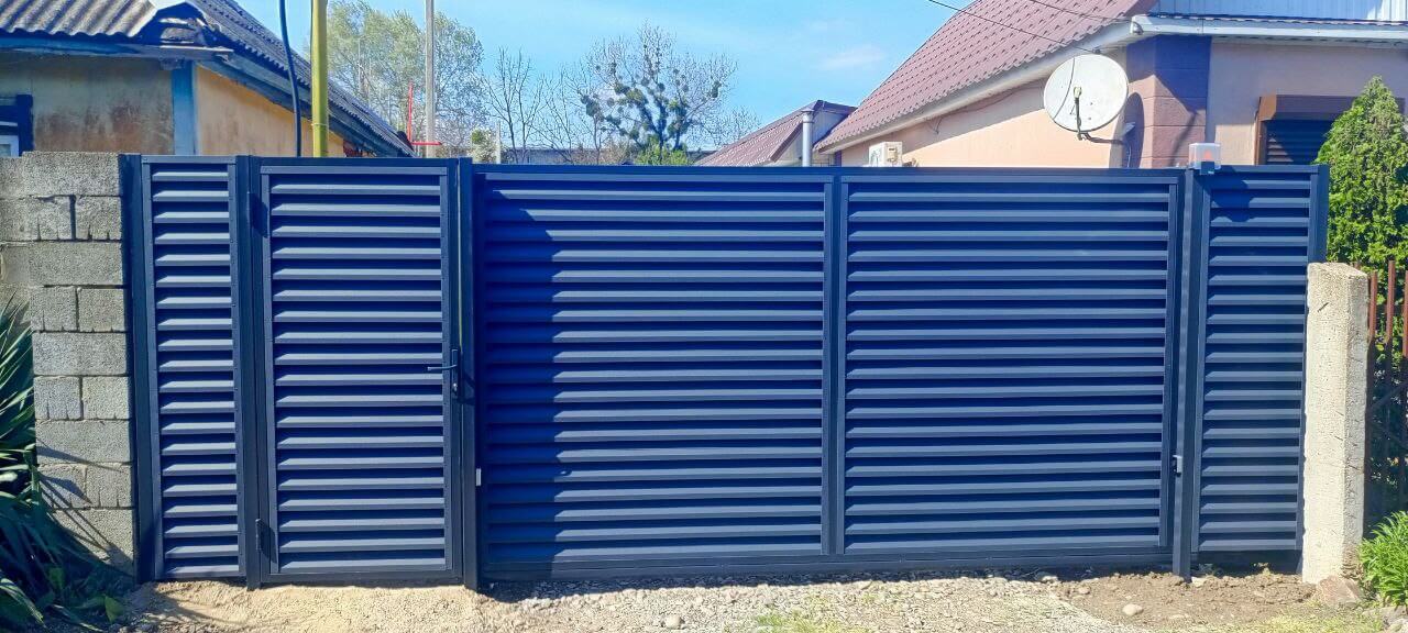 Забор-жалюзи из ламелей Еврожалюзи 53м RAL7024 Серый Графит МАТТЕ фото 1 в Майкопе