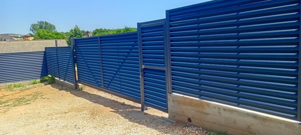 Забор-жалюзи из ламелей Еврожалюзи 53м RAL7024 Серый Графит МАТТЕ фото 15 в Майкопе