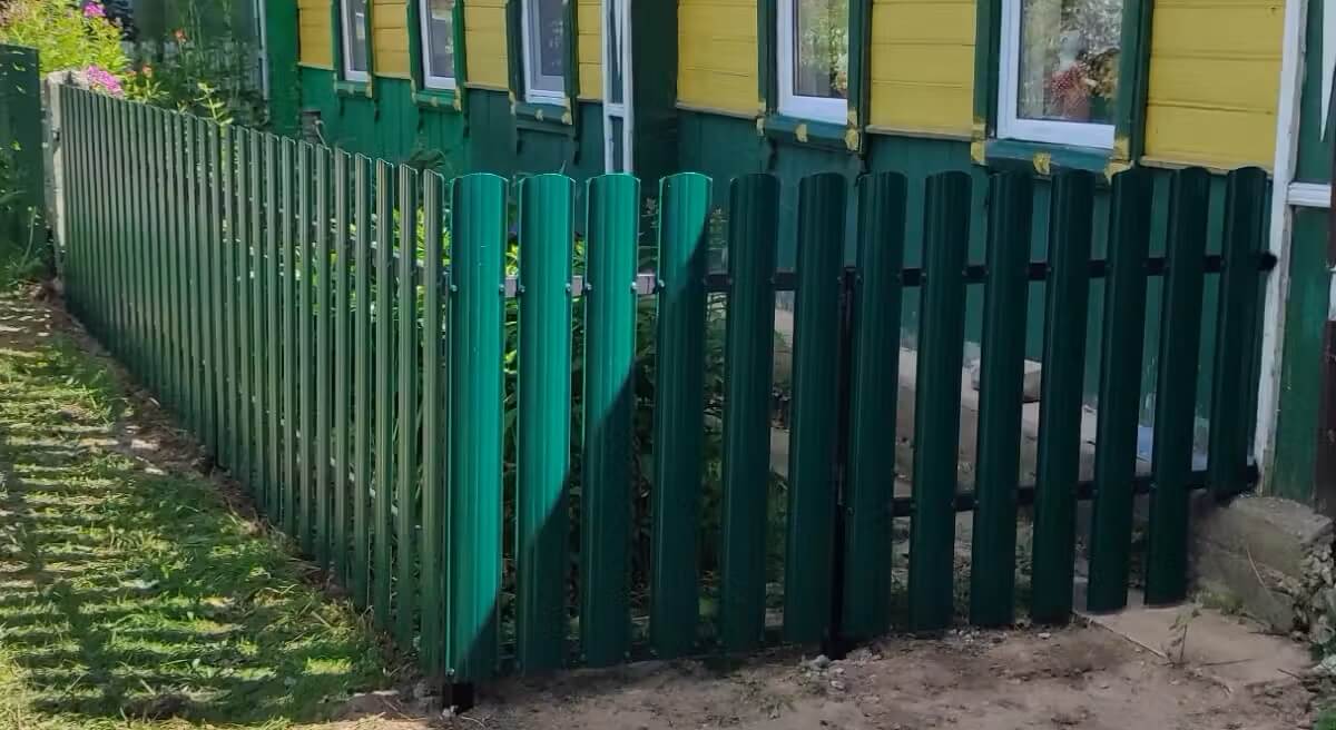 Заборчик из Евроштакетника 8м RAL6005/6005 Зеленый Мох двусторонний в Майкопе