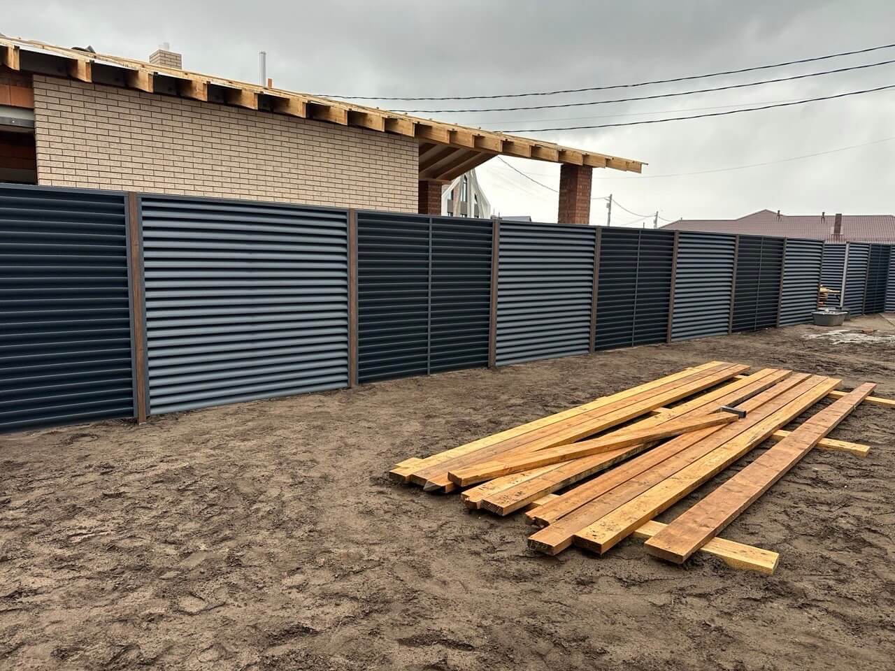Забор из ламелей еврожалюзи 160м RAL7024/7024 Серый Графит двусторонний МАТТЕ фото 6 в Майкопе
