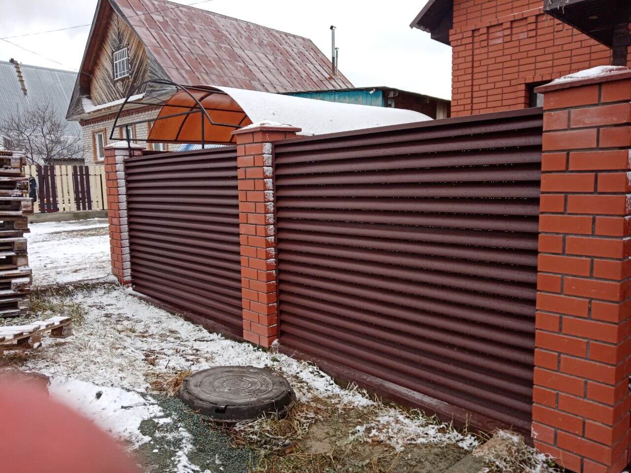Забор из ламелей еврожалюзи 12м RAL8017/8017 Шоколад двусторонний МАТТЕ фото 3 в Майкопе