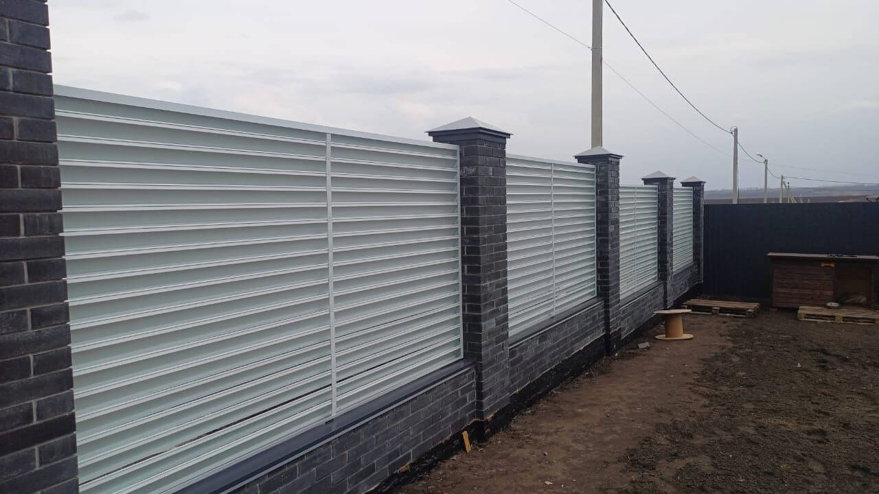 Забор-жалюзи из ламелей ЭКО-Z 94м RAL9003/9003 Белый двусторонний фото 1 в Майкопе