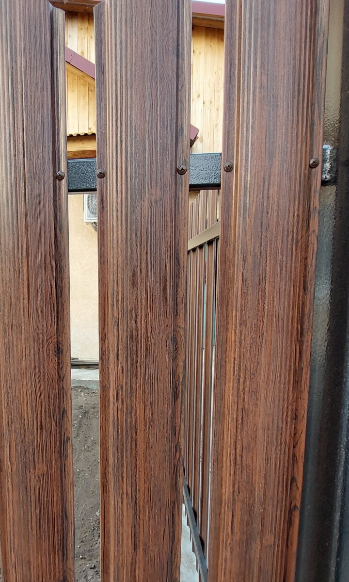 Забор из евроштакетника 13м Античный Дуб SteelArt двусторонний фото 1 в Майкопе