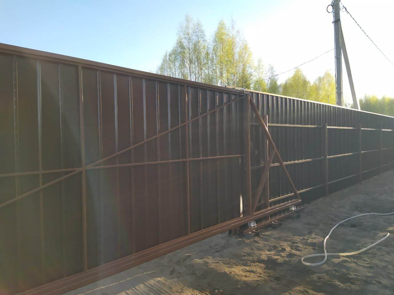 Забор из металлосайдинга ЕВРО-БРУС 25м Темный Каштан 3D Принтек фото 4 в Майкопе