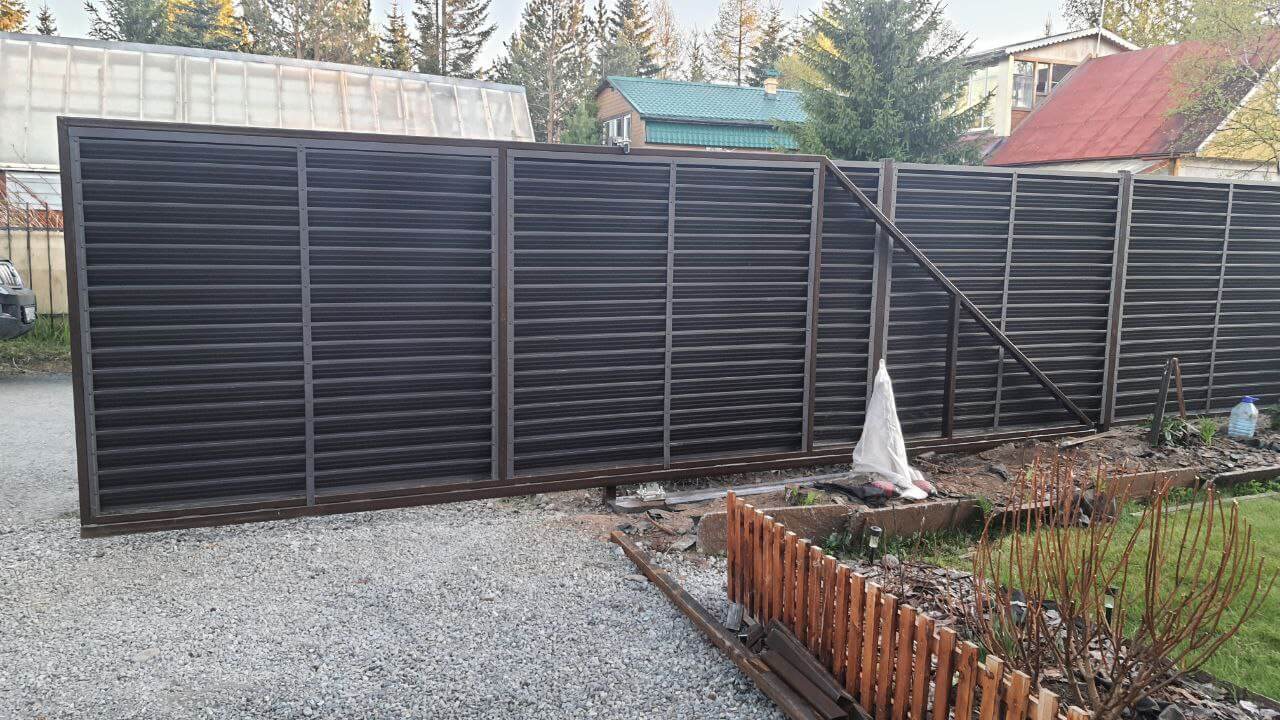 Забор-жалюзи из ламелей ЭКО-Z-US 12м RAL8019/8019 Темный Шоколад двусторонний МАТТЕ фото 3 в Майкопе