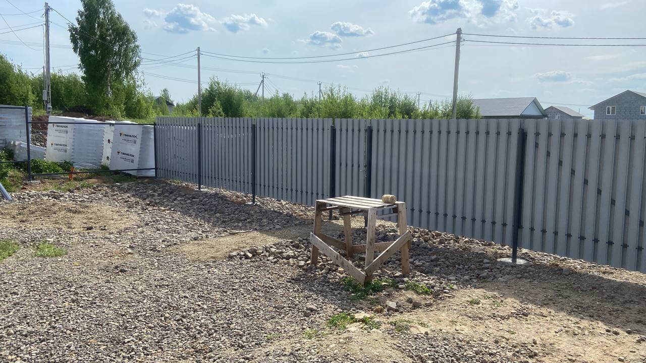 Забор из евроштакетника 16м RAL7024 Серый Графит фото 1 в Майкопе
