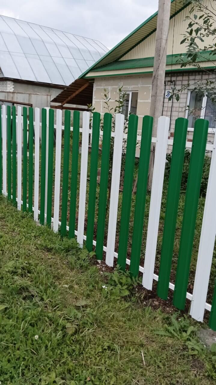 Забор из евроштакетника 10м RAL9003 Белый, RAL6029 Зеленая Мята фото 2 в Майкопе