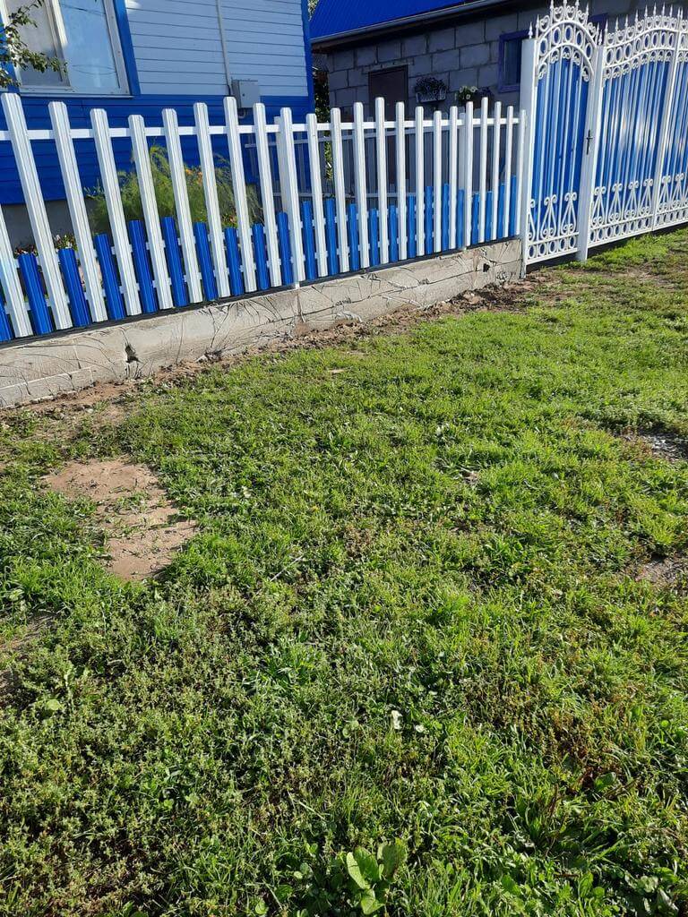 Забор из евроштакетника 14м RAL9003 Белый, RAL5005 Синий Сигнал фото 3 в Майкопе