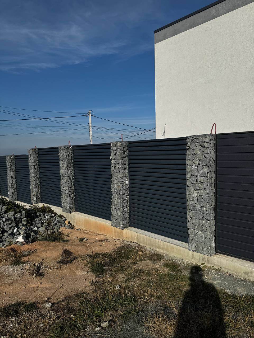 Забор-жалюзи из ламелей ЭКО-Z-US усиленных 36м RAL7024/7024 Серый Графит двусторонний МАТТЕ фото 6 в Майкопе