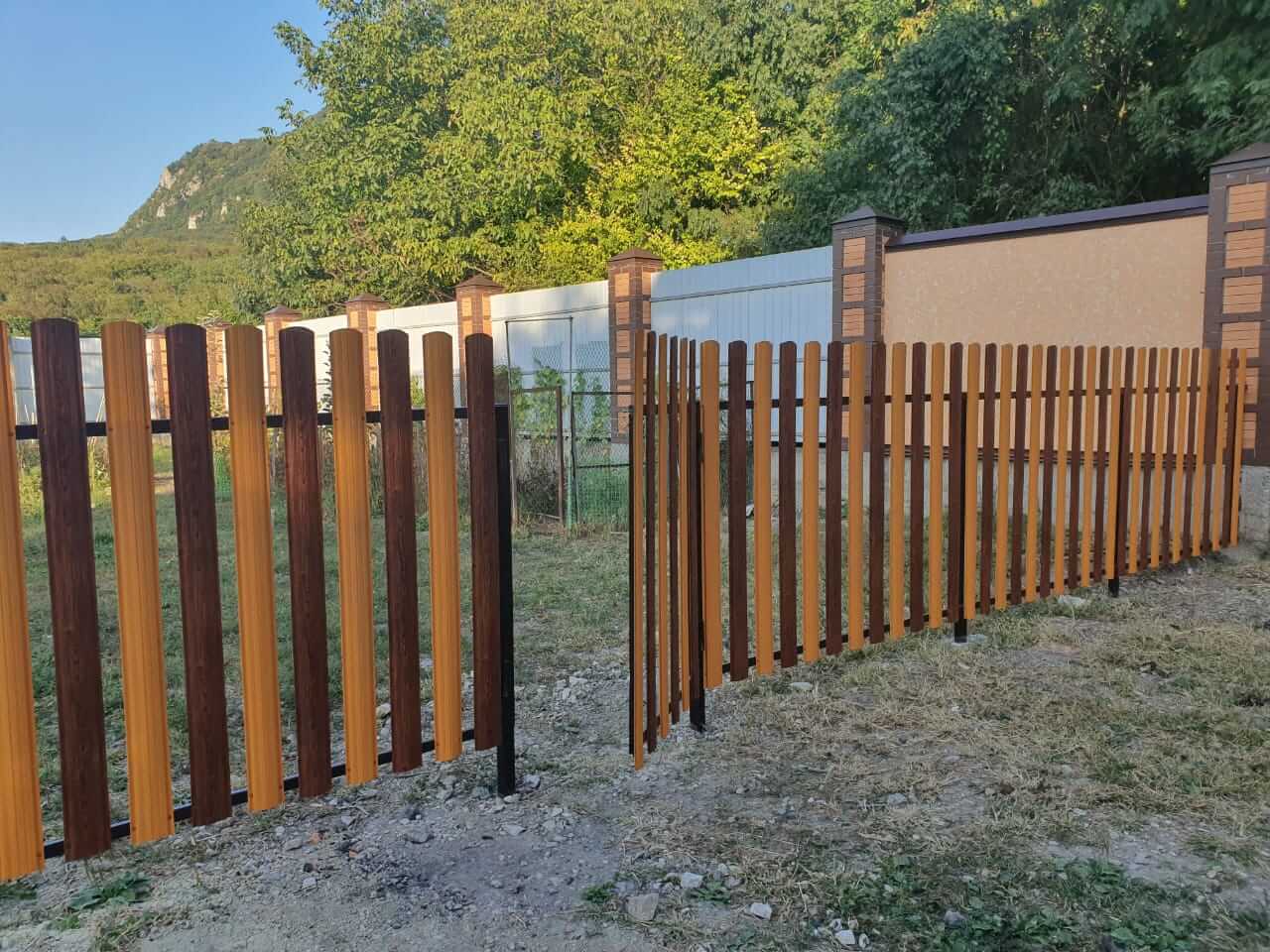 Забор из евроштакетника 10м в двух цветах: Тик + Темное Дерево Printech фото 1 в Майкопе
