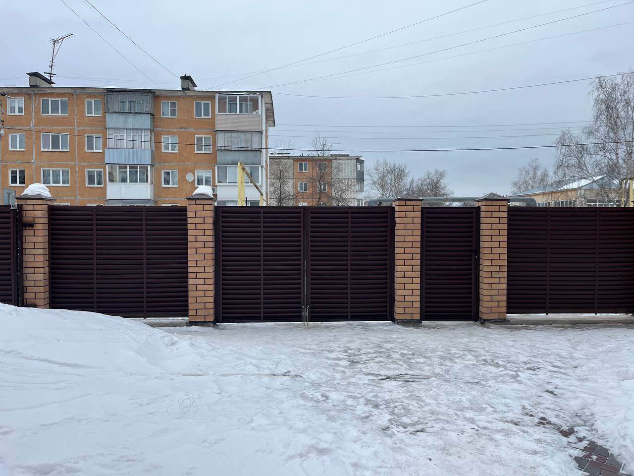 Забор-жалюзи из ламелей ЭКО-Z 87м RAL8017/8017 Шоколад двусторонний МАТТЕ фото 1 в Майкопе
