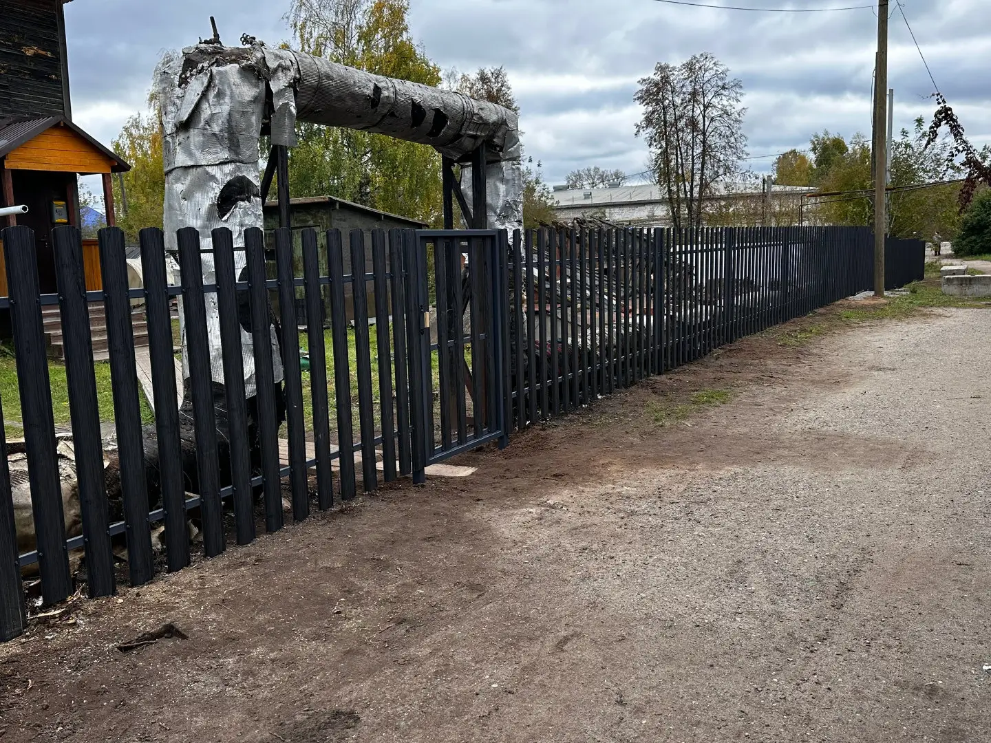 Забор из евроштакетника 63м Черное Дерево 3D Принтек фото 5 в Майкопе