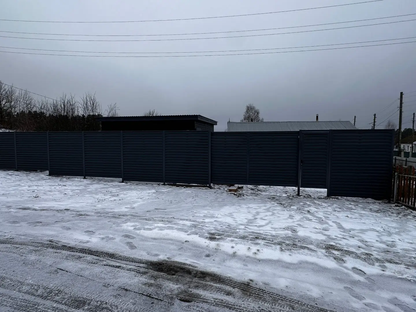 Забор-жалюзи из ламелей Хай-Тек 20м RAL7024/7024 Серый Графит двусторонний МАТТЕ фото 1 в Майкопе