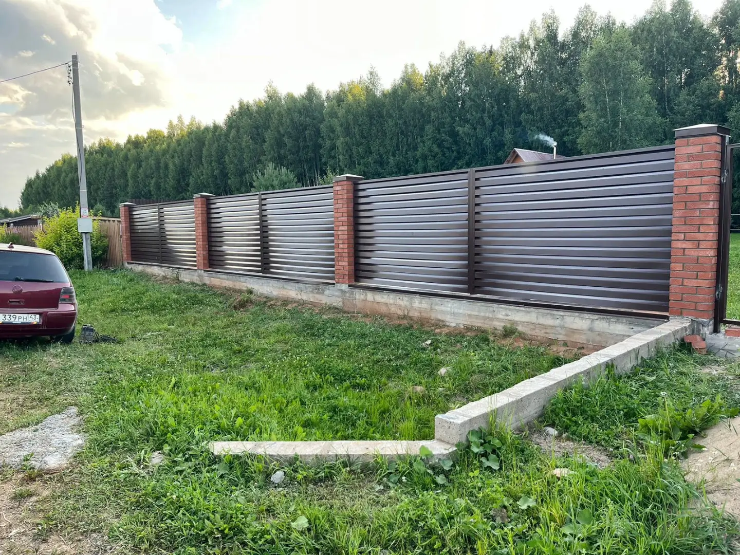 Забор-жалюзи из ламелей Хай-Тек 26м RAL8017/8017 Шоколад двусторонний в Майкопе