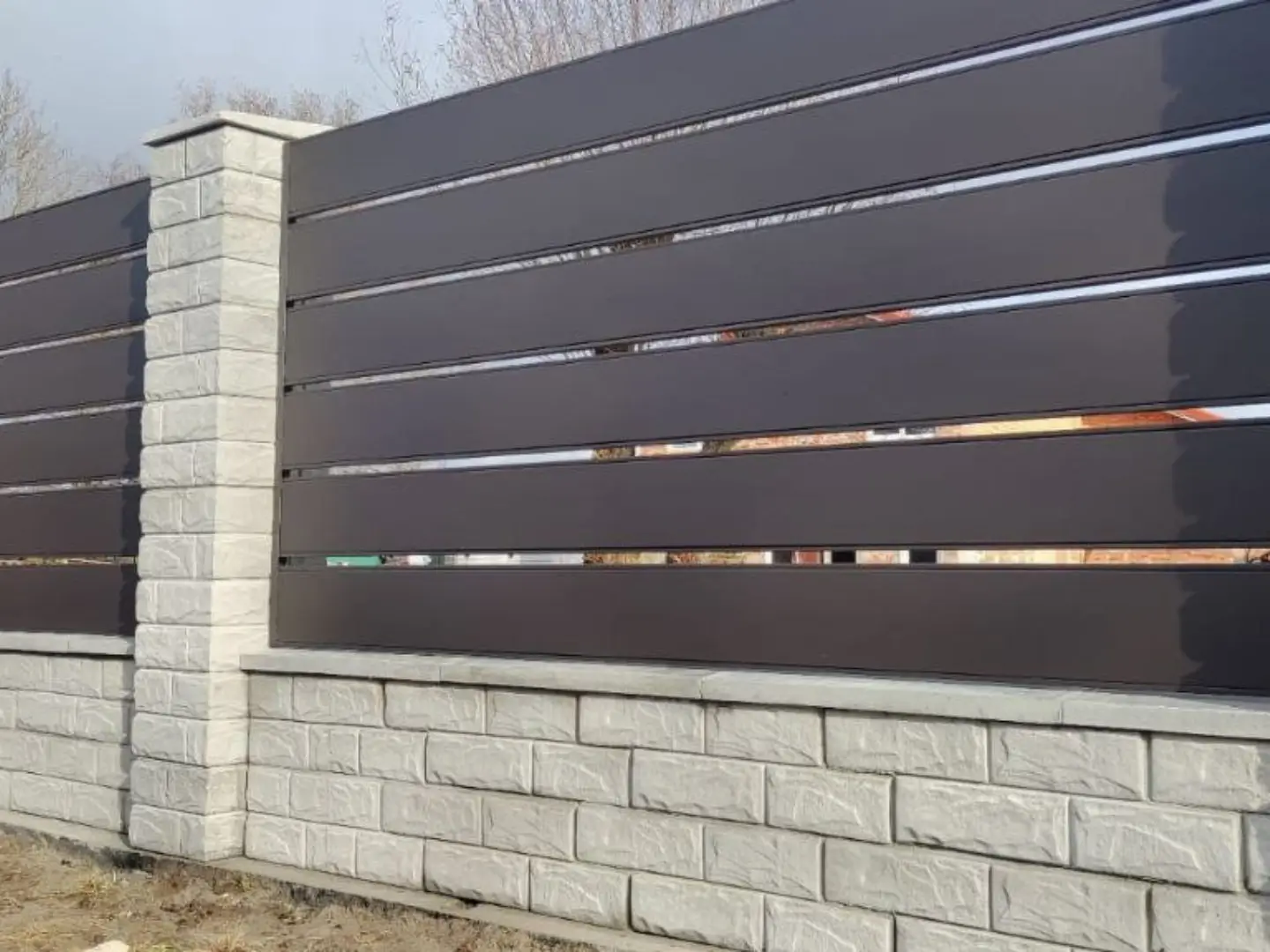 Забор-ранчо из металлопланкена 32м RAL8019 Темный Шоколад МАТТЕ фото 3 в Майкопе